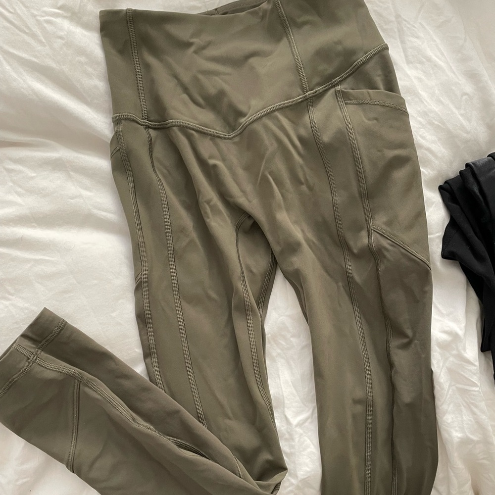 Lulu lemon leggings with pockets